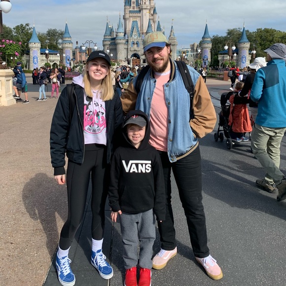 Meet your Posher, Mariah - Picture 3 of 5